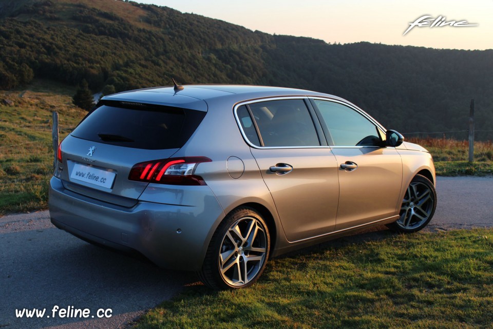 Photo essai Peugeot 308 II Féline Gris Artense 1.6 e-HDi 115 -1-022