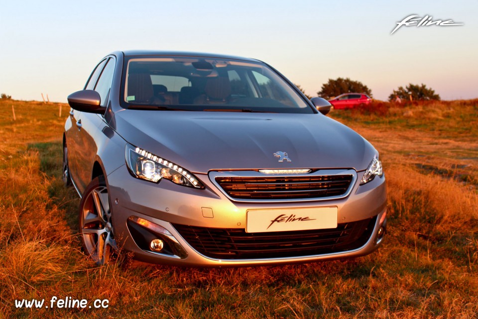 Photo face avant Peugeot 308 II Féline Gris Artense 1.6 e-HDi 115 -1-024