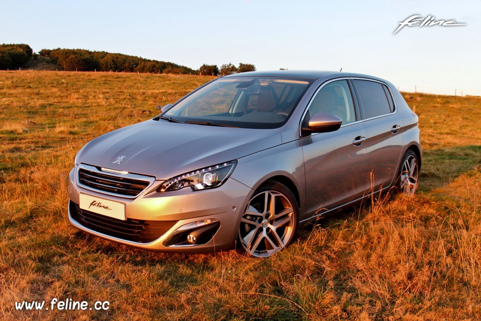 Photo 3/4 avant Peugeot 308 II Féline Gris Artense 1.6 e-HDi 115 -1-025