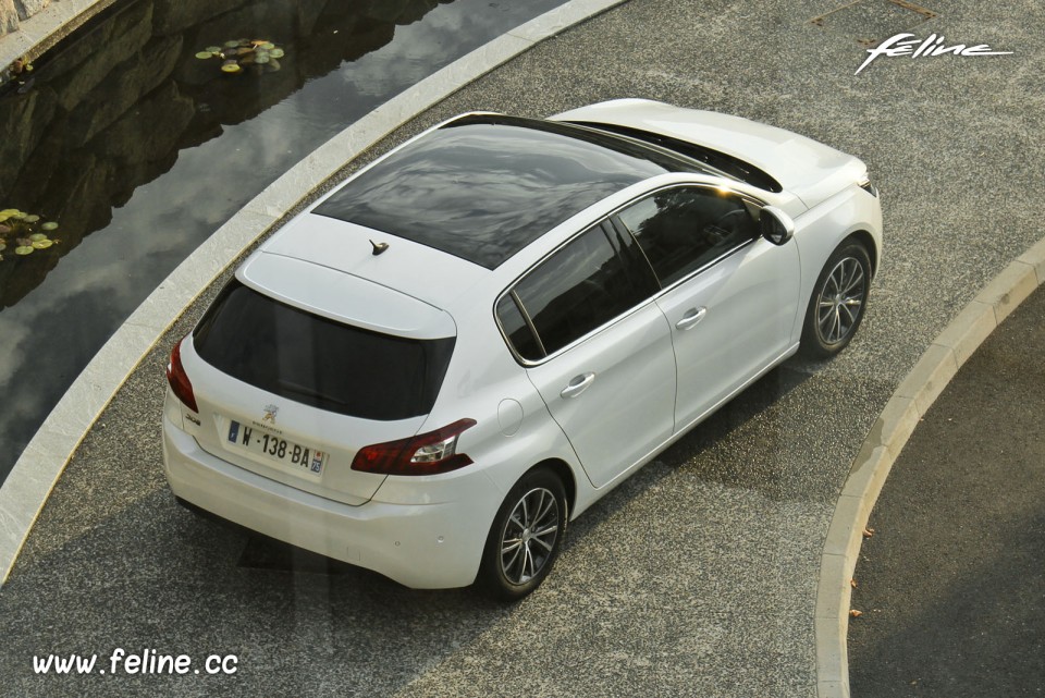 Photo aérienne Peugeot 308 II Allure Blanc Nacré -1-038