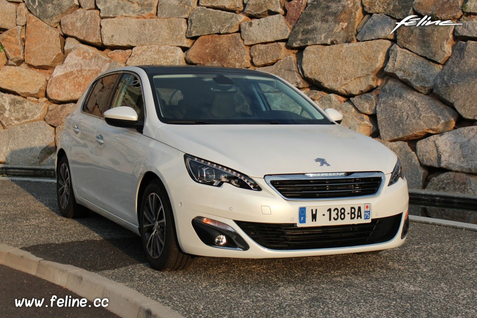 Photo 3/4 avant Peugeot 308 II Allure Blanc Nacré -1-039