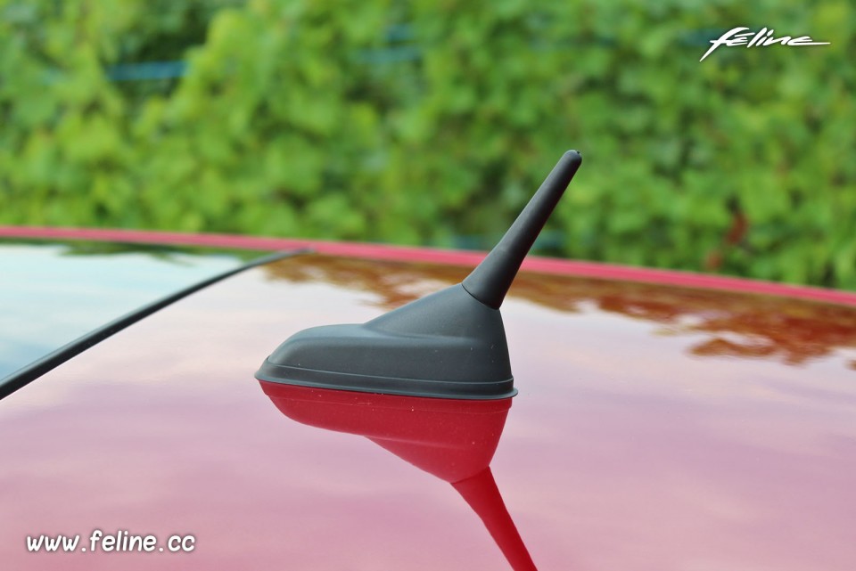 Photo antenne courte Peugeot 308 II Féline Rouge Rubi 1.6 THP 155 -1-069