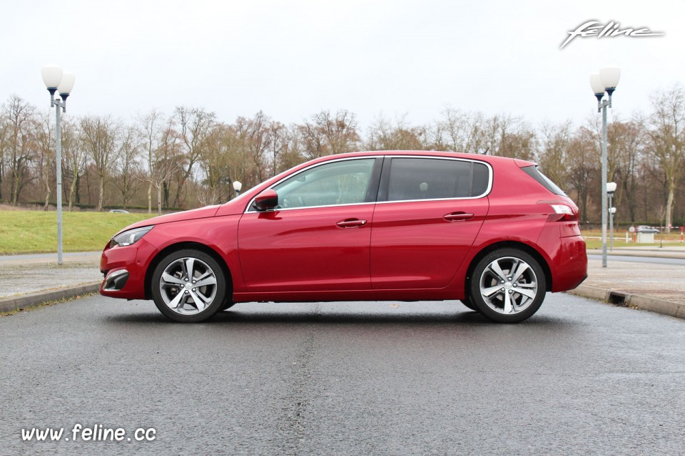 Photo profil Peugeot 308 II Allure Rouge Rubi - 1.6 THP 125 ch BVM6 - 3-004