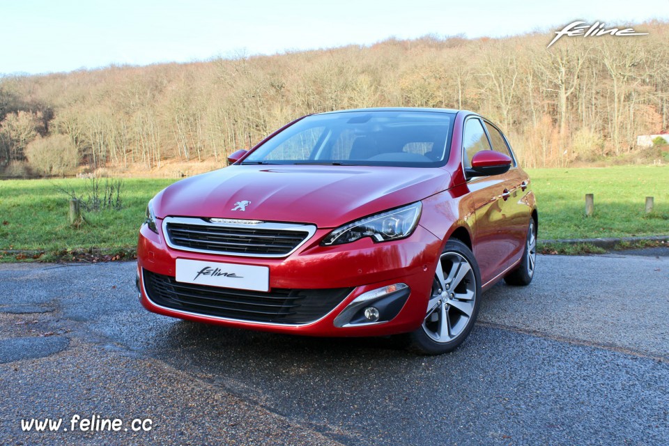 Photo statique Peugeot 308 II Allure Rouge Rubi - 1.6 THP 125 ch BVM6 - 3-035