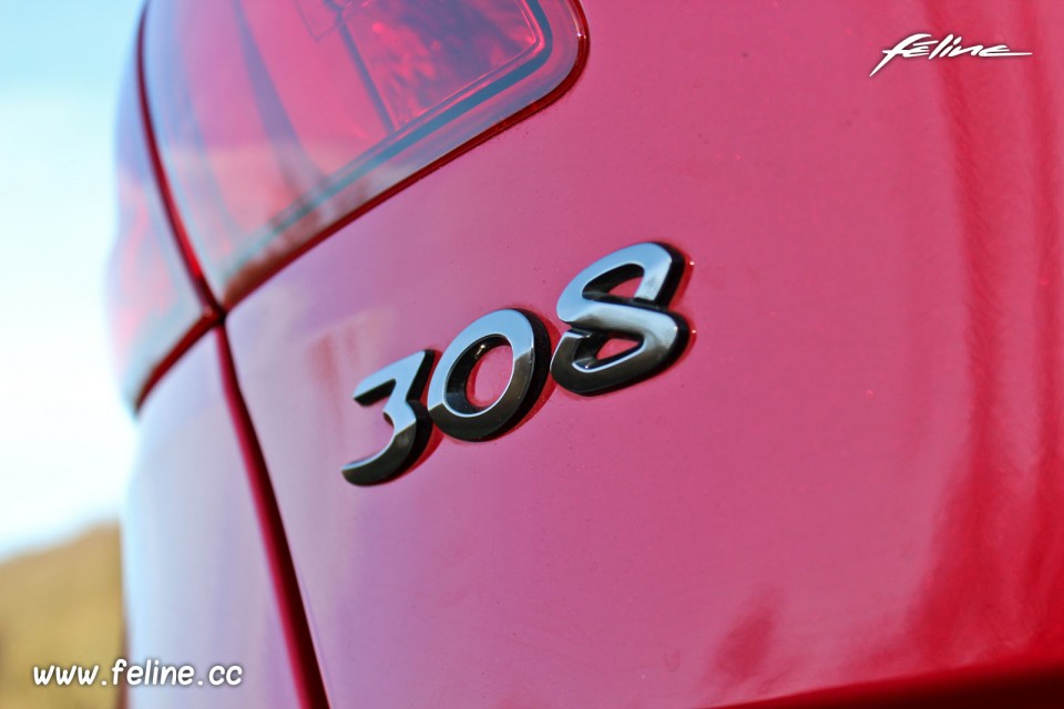 Photo sigle 308 Peugeot 308 II Allure Rouge Rubi - 1.6 THP 125 ch BVM6 - 3-039