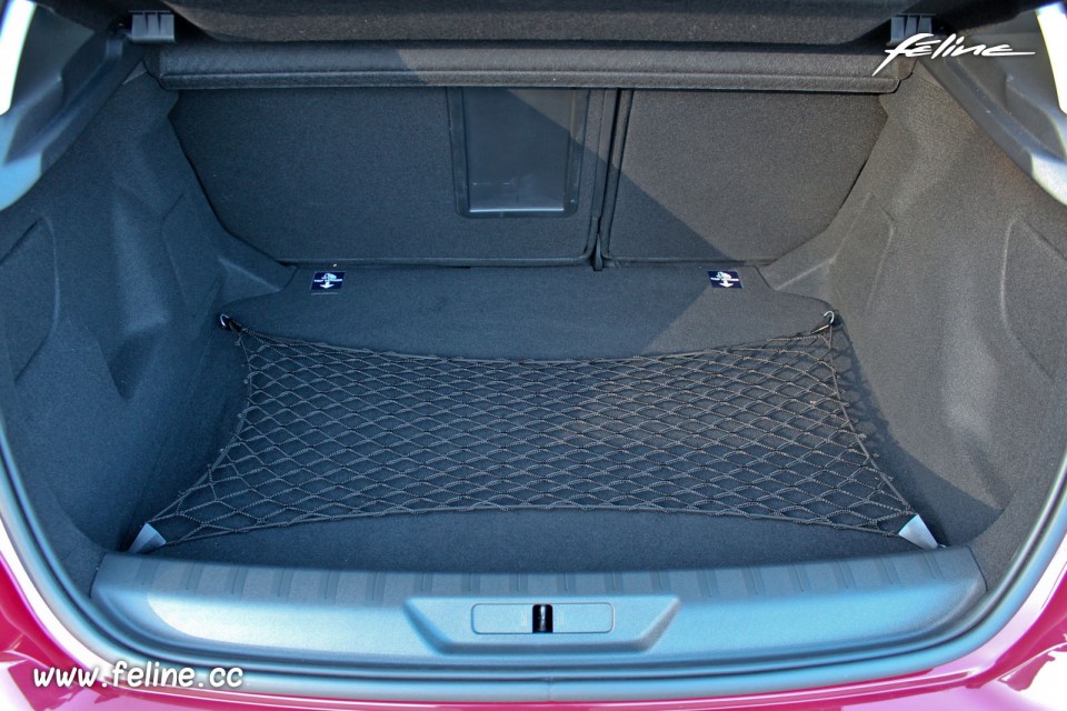 Photo coffre Peugeot 308 II Allure Rouge Rubi - 1.6 THP 125 ch BVM6 - 3-060