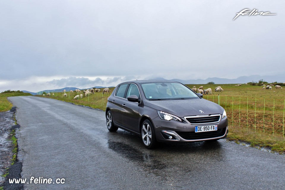 Photo Essai Peugeot 308 II Allure Gris Moka - 1.2 e-THP 130 ch B