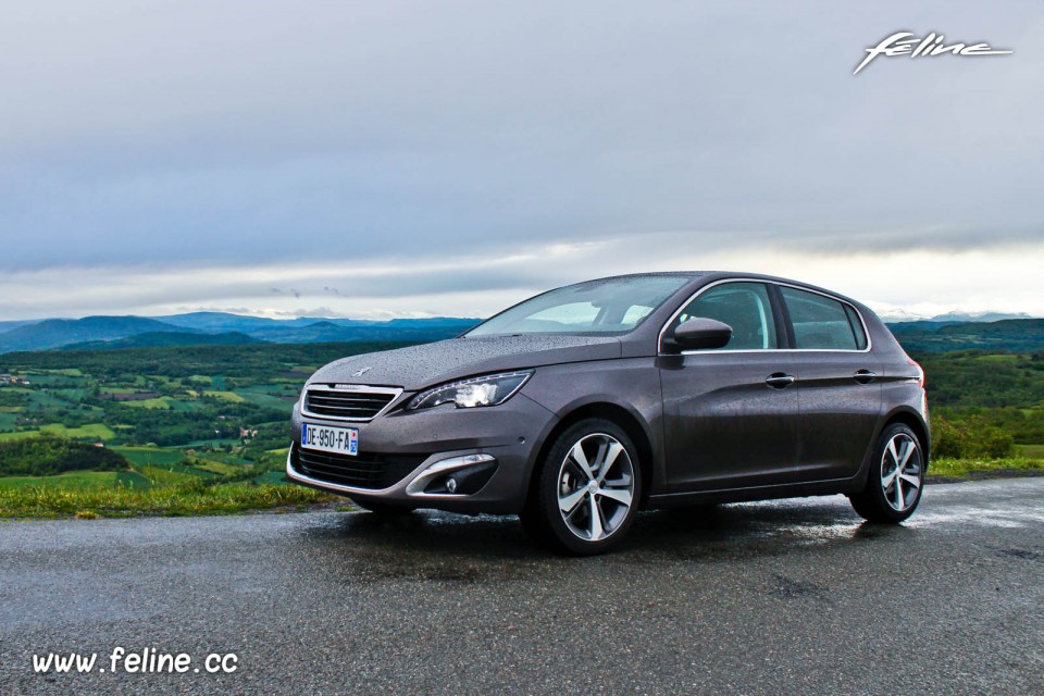 Photo Essai Peugeot 308 II Allure Gris Moka - 1.2 e-THP 130 ch B