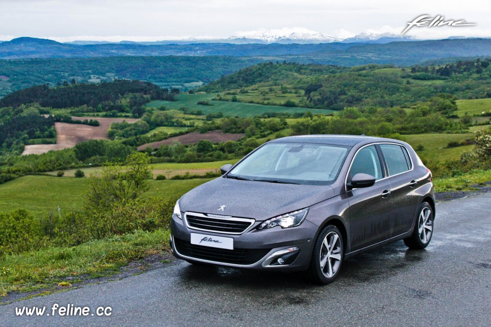 Photo Essai Peugeot 308 II Allure Gris Moka - 1.2 e-THP 130 ch B