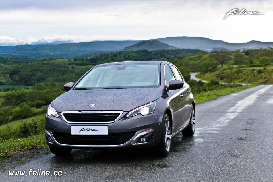 Photo Essai Peugeot 308 II Allure Gris Moka - 1.2 e-THP 130 ch B