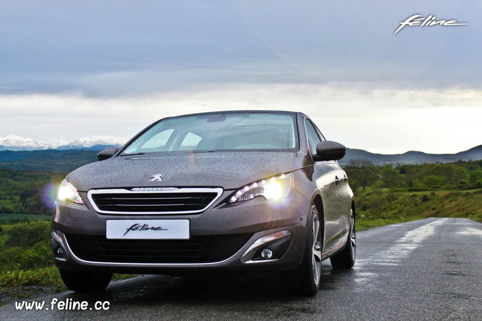 Photo Essai Peugeot 308 II Allure Gris Moka - 1.2 e-THP 130 ch B