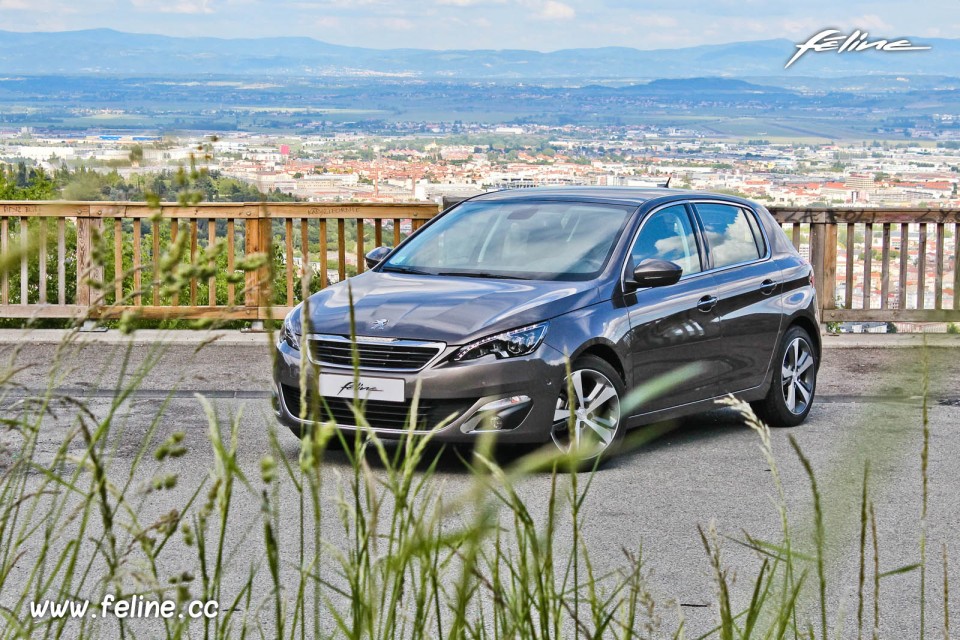 Photo Essai Peugeot 308 II Allure Gris Moka - 1.2 e-THP 130 ch B