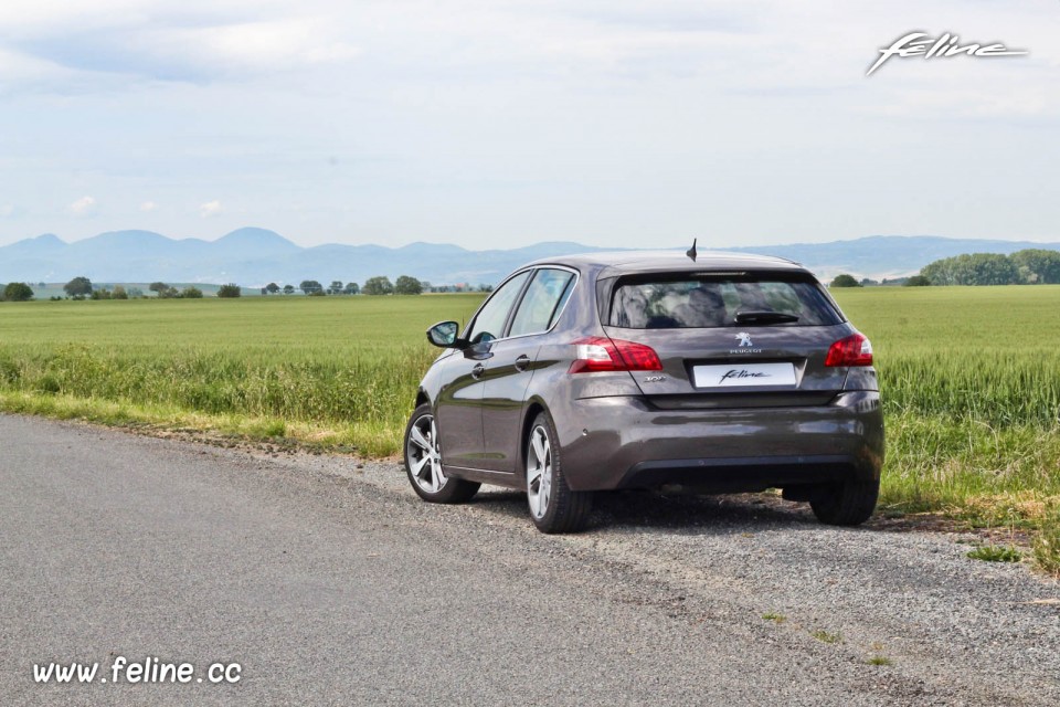 Photo Essai Peugeot 308 II Allure Gris Moka - 1.2 e-THP 130 ch B