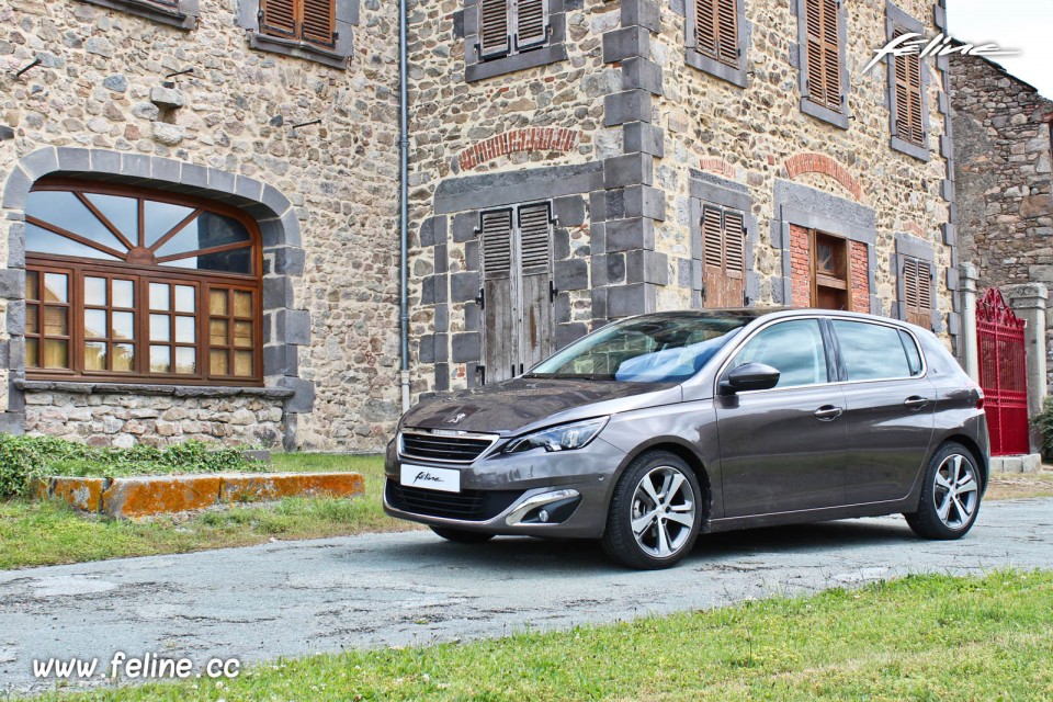 Photo Essai Peugeot 308 II Allure Gris Moka - 1.2 e-THP 130 ch B