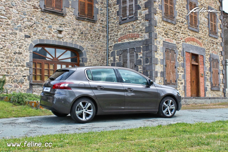 Photo Essai Peugeot 308 II Allure Gris Moka - 1.2 e-THP 130 ch B