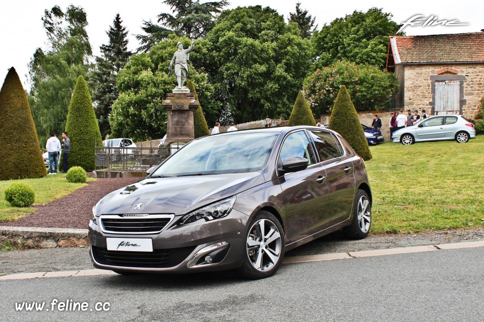 Photo Essai Peugeot 308 II Allure Gris Moka - 1.2 e-THP 130 ch B