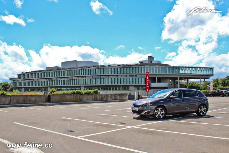 Photo ADN PSA Vélizy Peugeot 308 II Allure Gris Moka - 1.2 e-TH