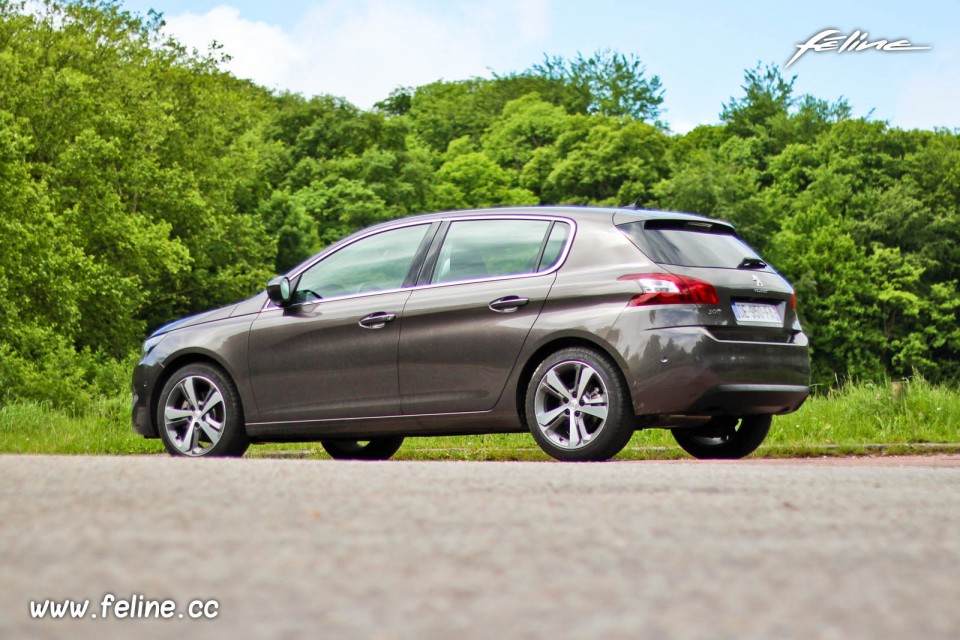 Photo Essai Peugeot 308 II Allure Gris Moka - 1.2 e-THP 130 ch B