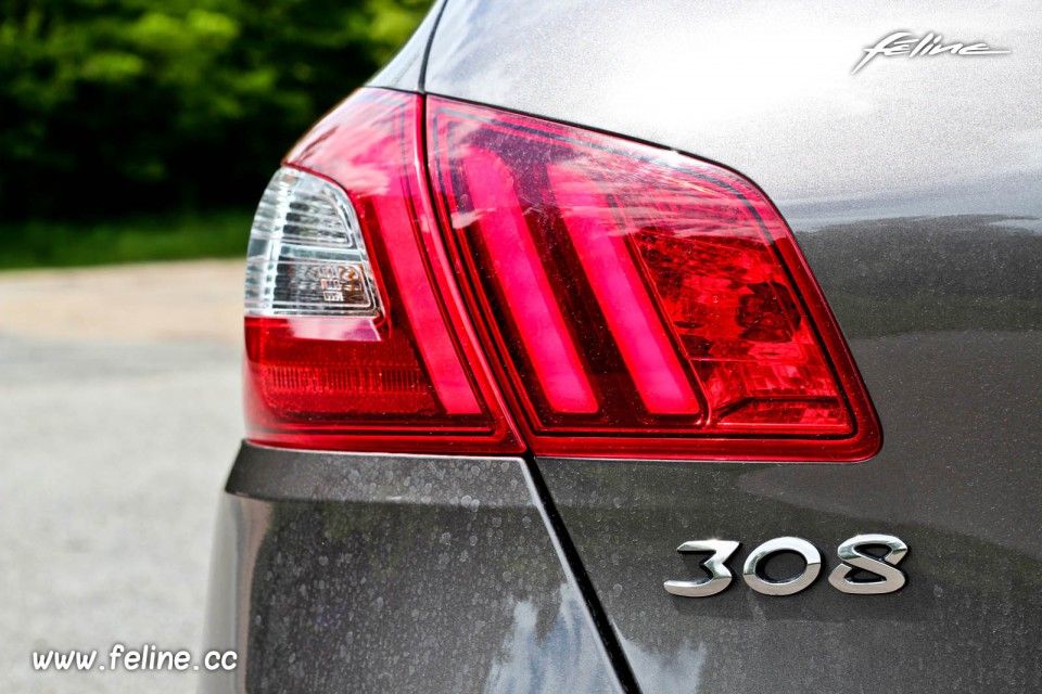 Photo feu arrière LED Peugeot 308 II Allure Gris Moka - 1.2 e-T