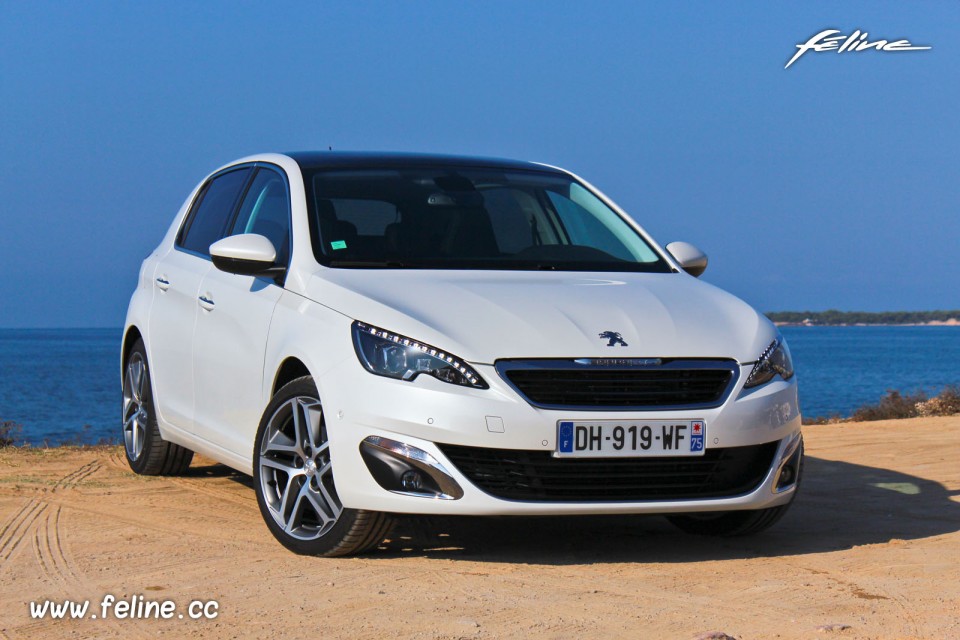 Photo 3/4 avant Peugeot 308 II Féline Blanc Nacré