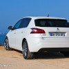 Photo 3/4 arrière Peugeot 308 II Féline Blanc Nacré