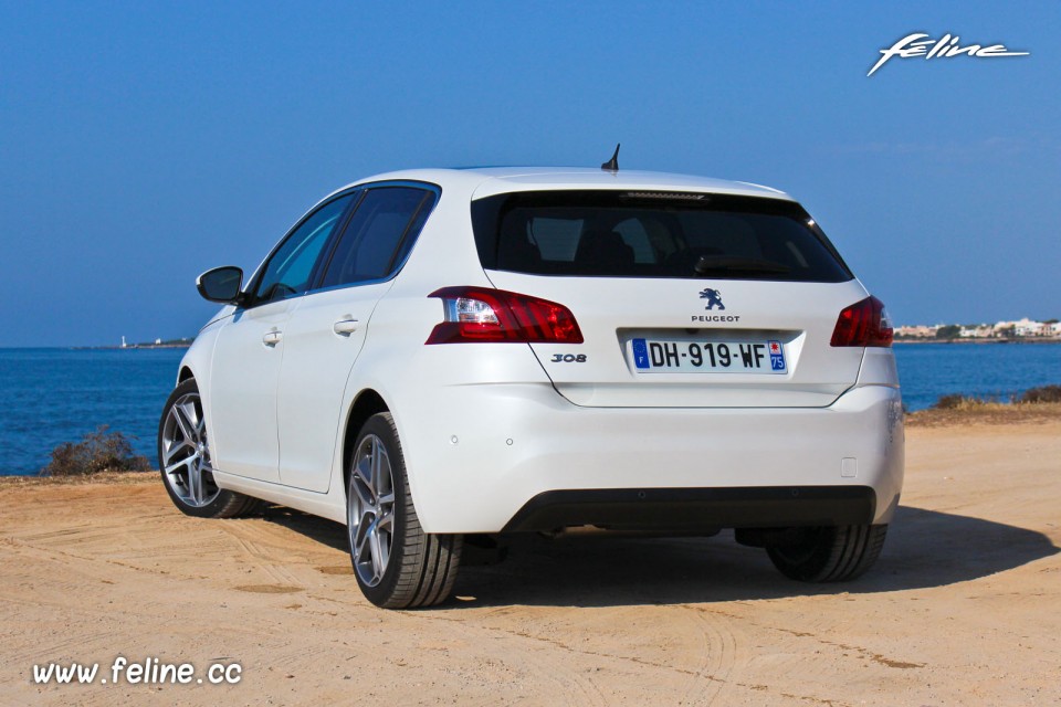 Photo 3/4 arrière Peugeot 308 II Féline Blanc Nacré