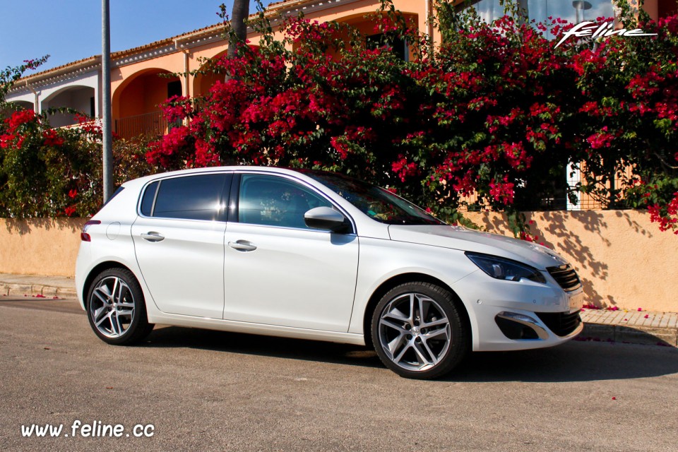 Photo essai Peugeot 308 II Féline Blanc Nacré