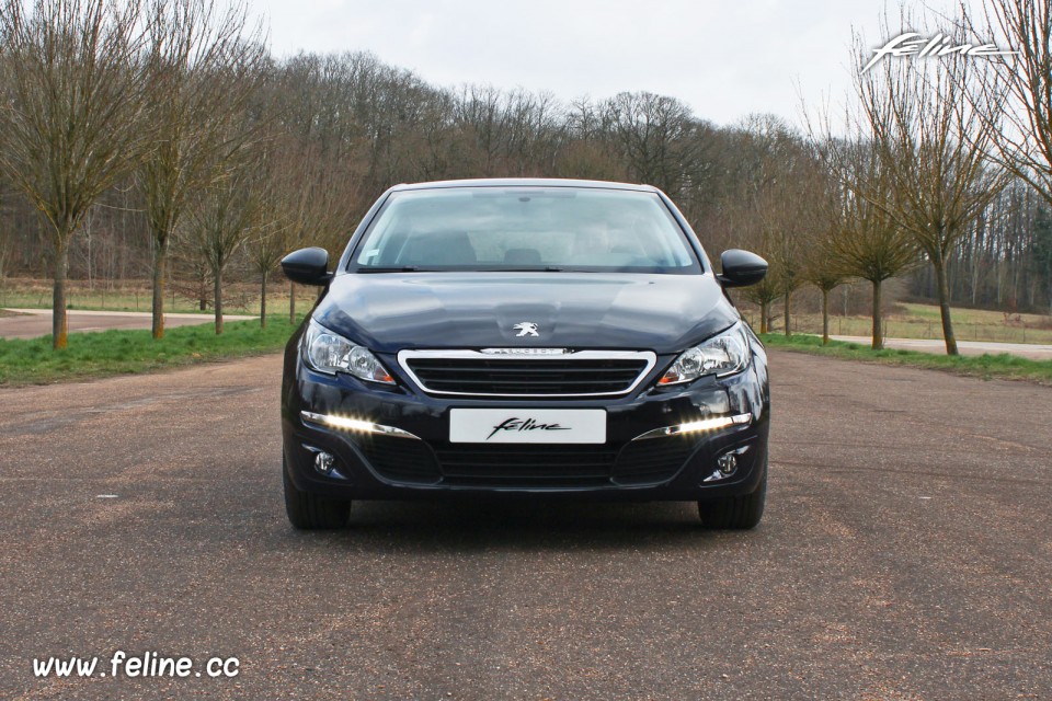 Photo face avant Peugeot 308 II Access Dark Blue - 1.2 PureTech