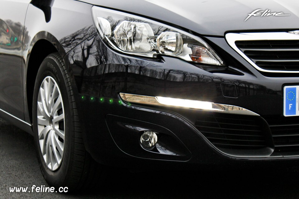 Photo anti brouillard avant Peugeot 308 II Access Dark Blue - 1.