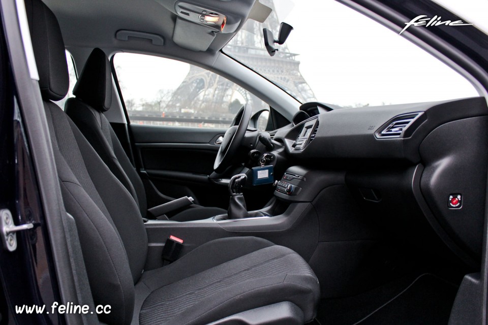 Photo habitacle Peugeot 308 II Access - 1.2 PureTech 82 ch BVM5