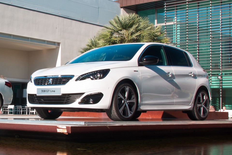 Photo Peugeot 308 GT Line Blanc Nacré