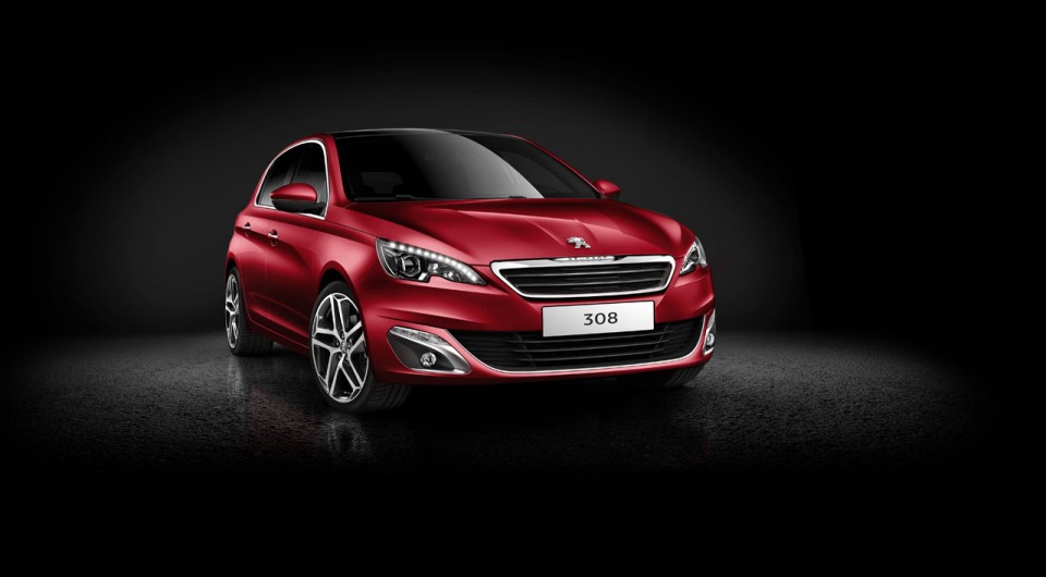 Photo officielle Peugeot 308 II Rouge Rubi (fond noir) - 1-006