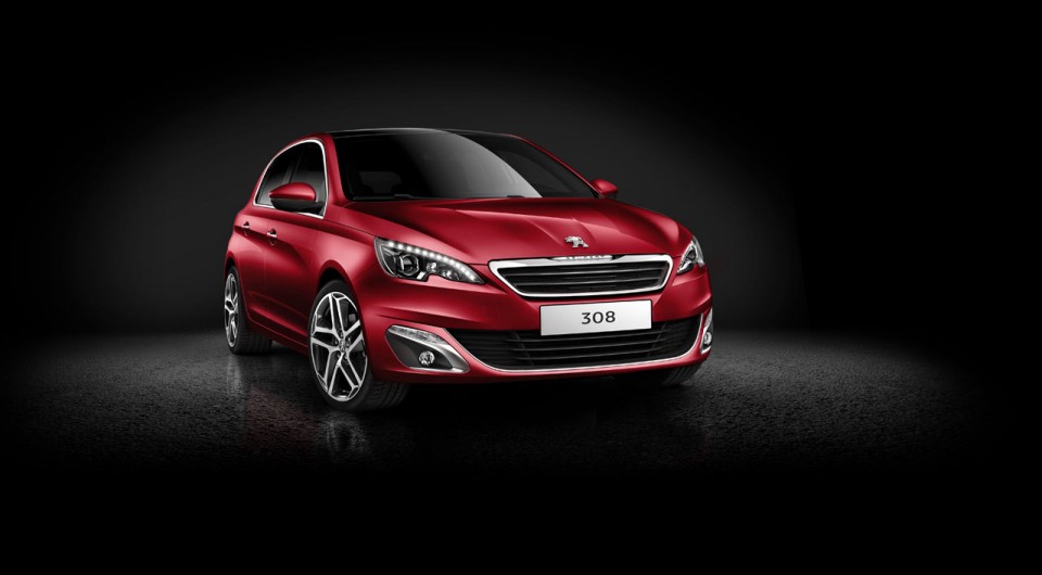 Photo officielle Peugeot 308 II Rouge Rubi (fond noir) - 1-006