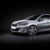 3/4 avant Peugeot 308 II Gris Aluminium (fond noir) - 1-010