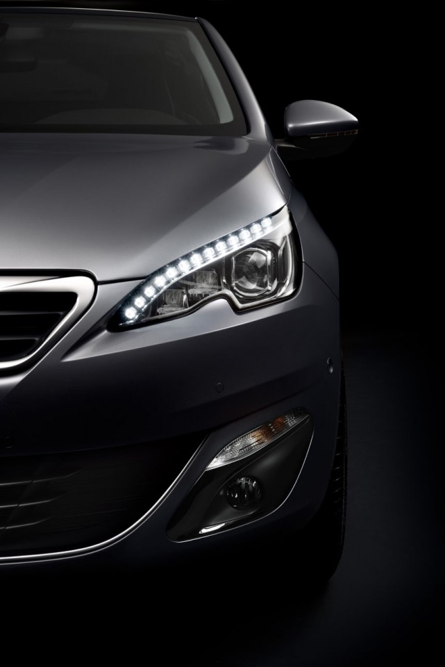 Photo feux de jour Full LED Peugeot 308 II - 2-001