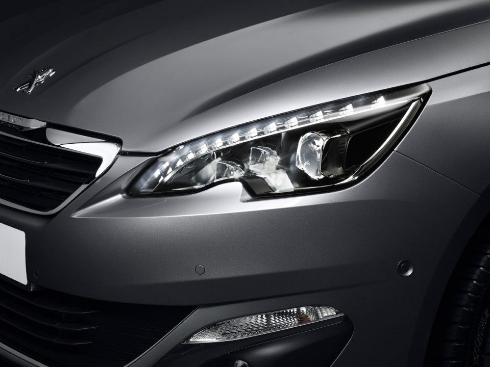 Photo projecteur avant Full LED Peugeot 308 II - 2-006