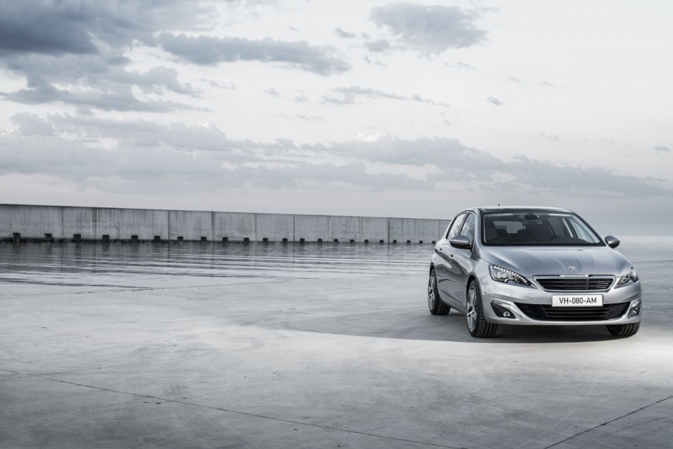 Photo officielle statique Peugeot 308 II - 2-042