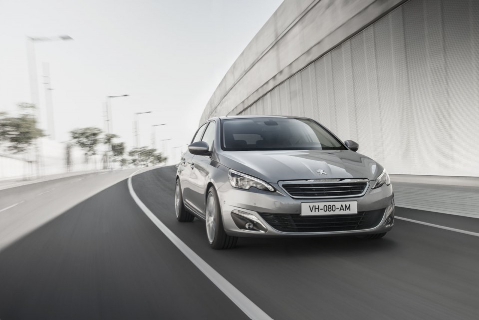 Photo dynamique Peugeot 308 II - 2-064