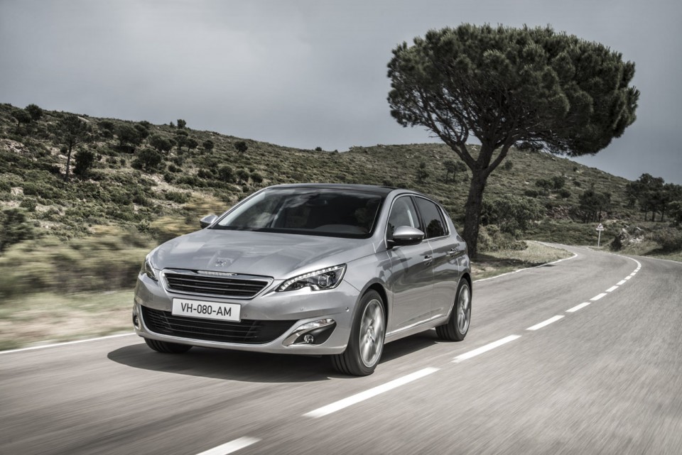 Photo 3/4 avant route Peugeot 308 II - 2-068