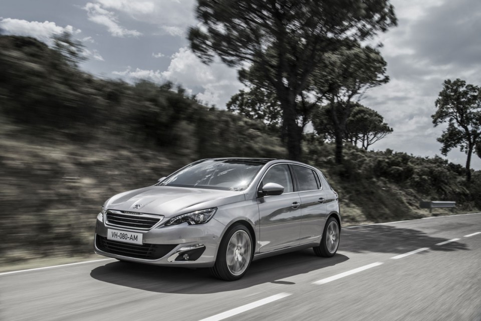 Photo 3/4 avant dynamique route Peugeot 308 II - 2-069