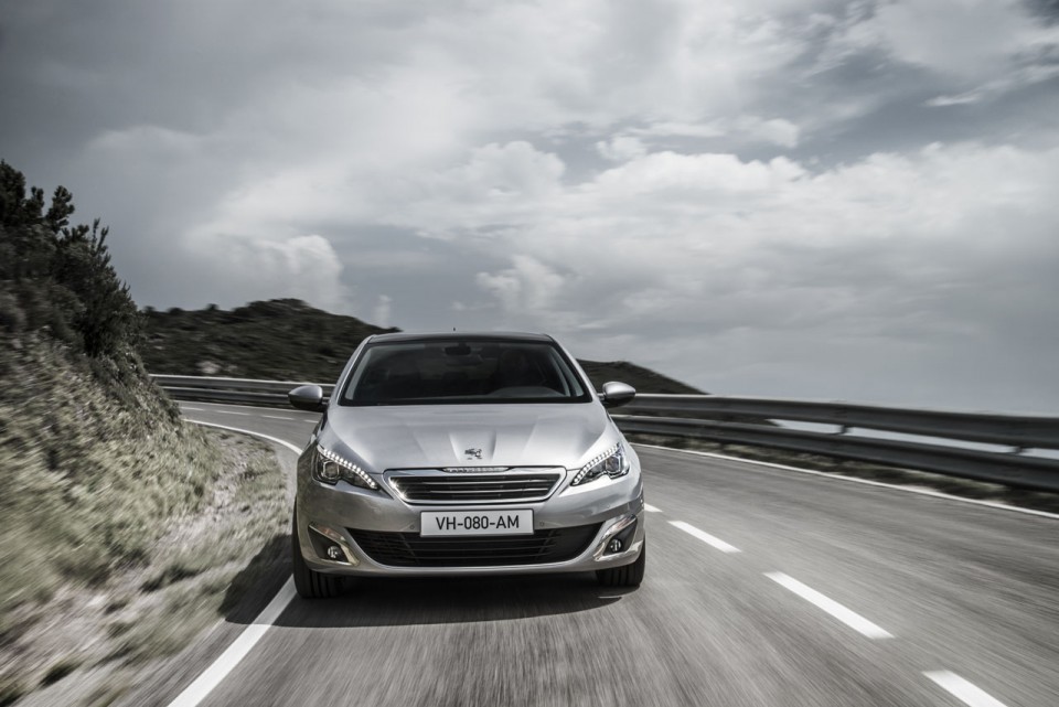 Photo face avant dynamique Peugeot 308 II - 2-072