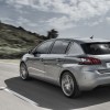 Photo 3/4 arrière dynamique Peugeot 308 II Gris Artense - 2-082