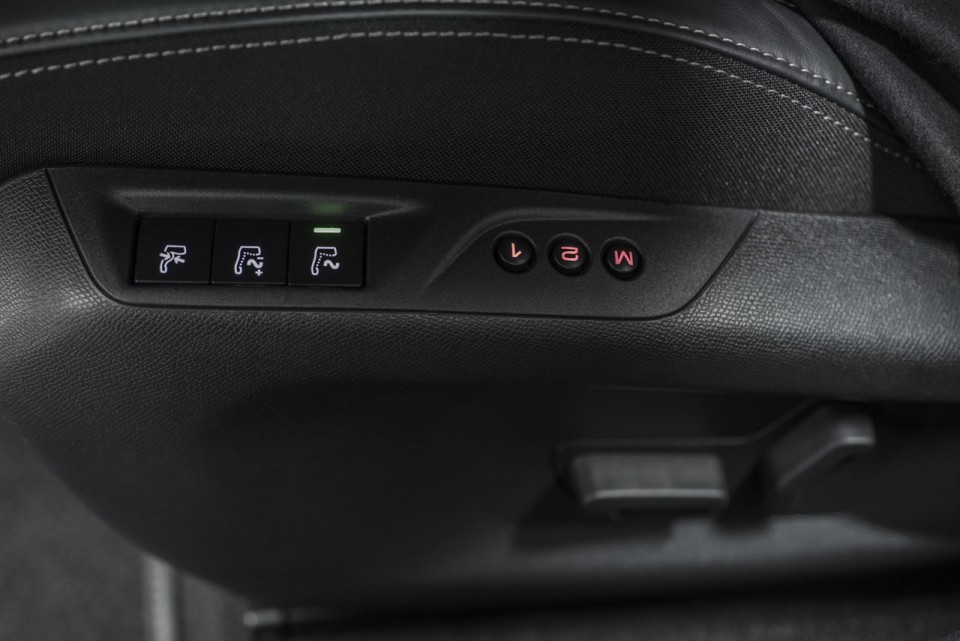 Photo réglages siège électrique Peugeot 308 II - 2-109