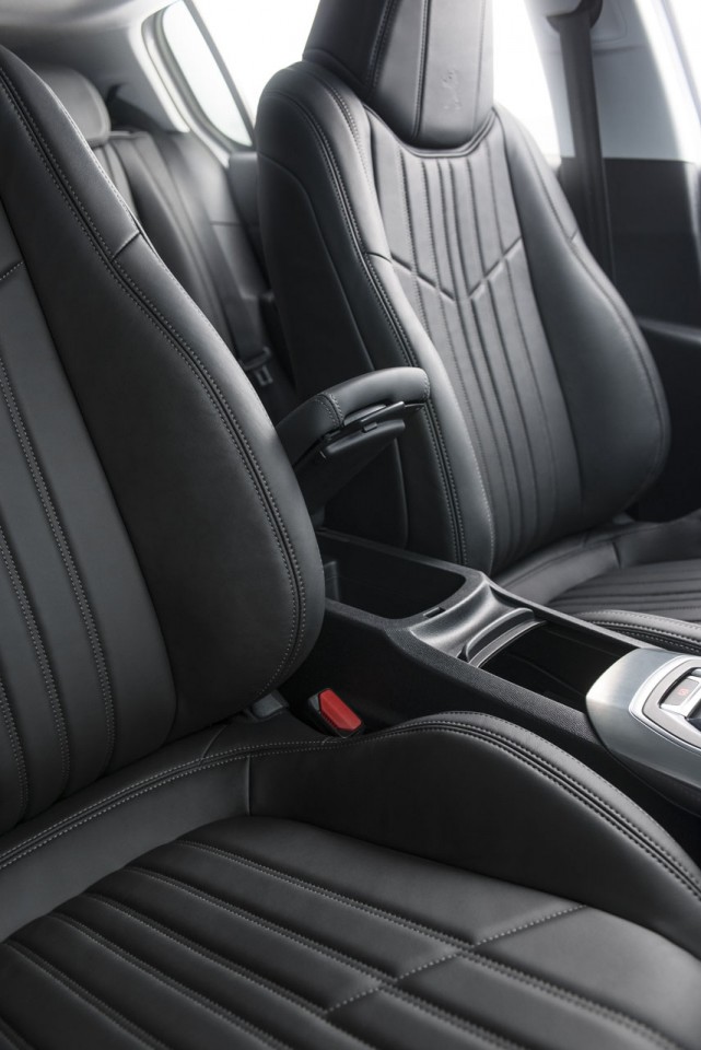 Photo sièges avant cuir noir Peugeot 308 II - 2-162