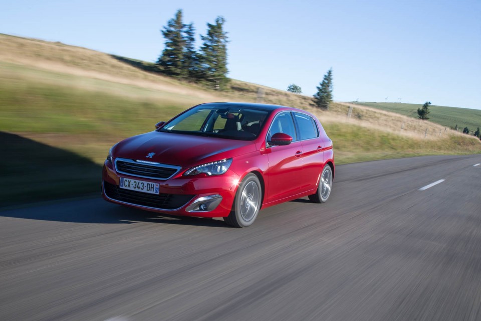 Photo 3/4 avant Peugeot 308 II Allure Rouge Rubi