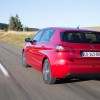 Photo 3/4 arrière Peugeot 308 II Allure Rouge Rubi