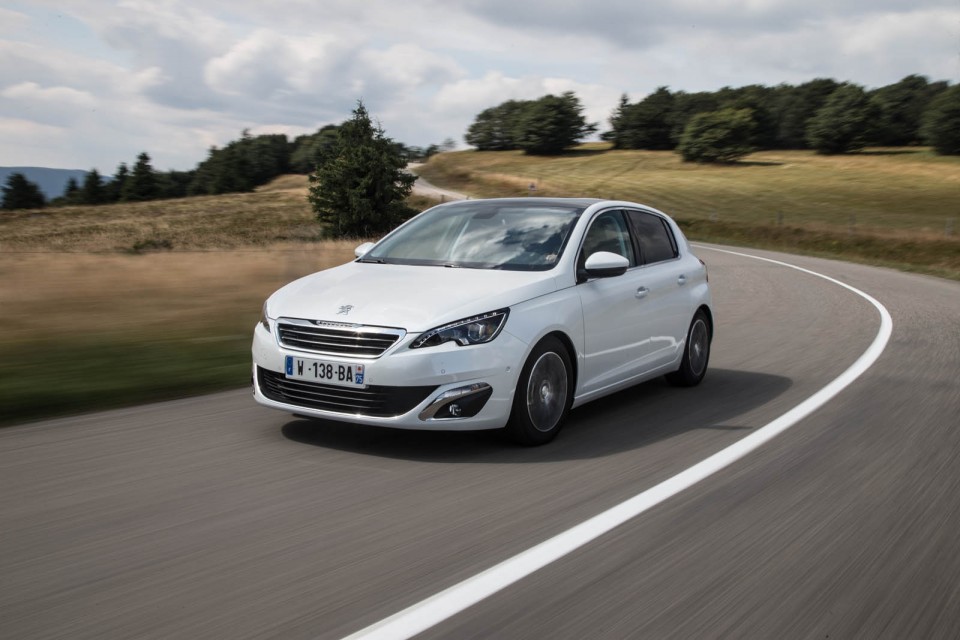 Photo officielle Peugeot 308 II Allure Blanc Nacré