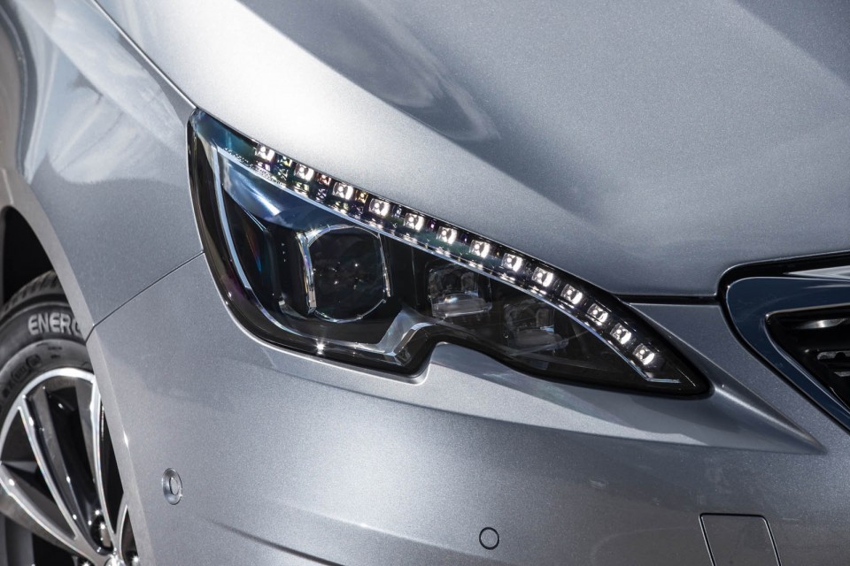 Photo feux avant Full LED Peugeot 308 II Allure Gris Aluminium