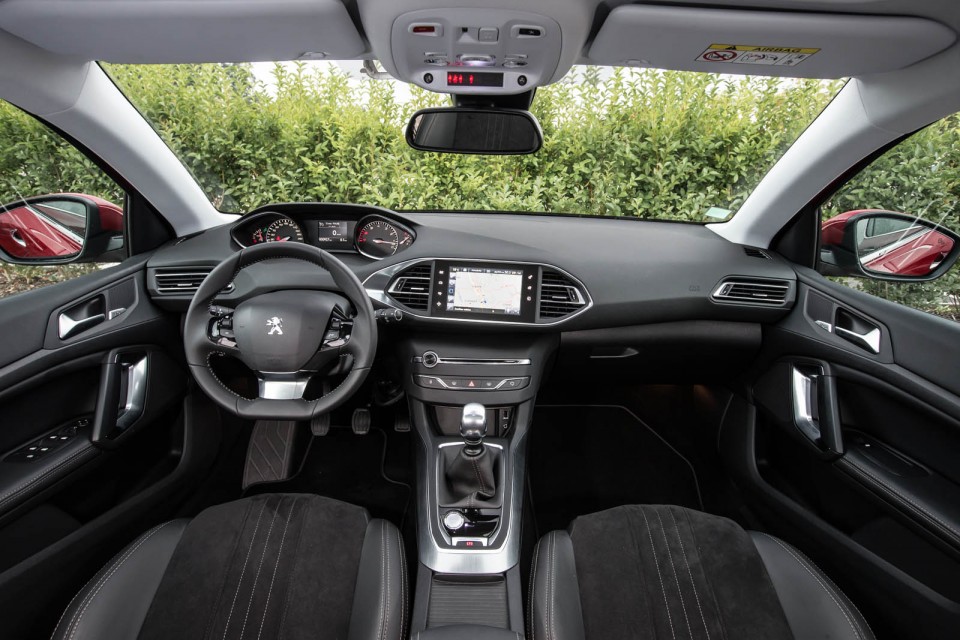 Photo intérieur semi TEP alcantara Peugeot 308 II Féline