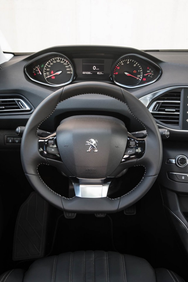 Photo volant cuir sport Peugeot 308 II